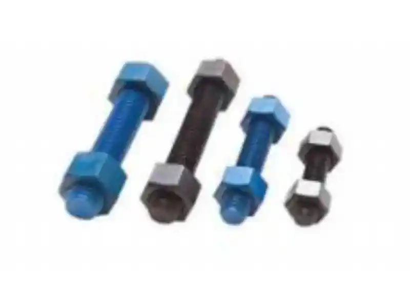 Como evitar o travamento da linha em alta temperatura? Por que escolher parafusos prisioneiros revestidos de PTFE com porcas sextavadas para conexões de flange industriais?
