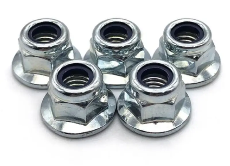 A porca de travamento com flange hexagonal DIN 6926, serrilhada e zincada branca é confiável para condições de trabalho com vibração?